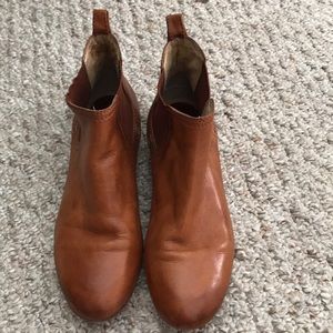 Frye ankle boots size 8.5 worn less than 10 times!